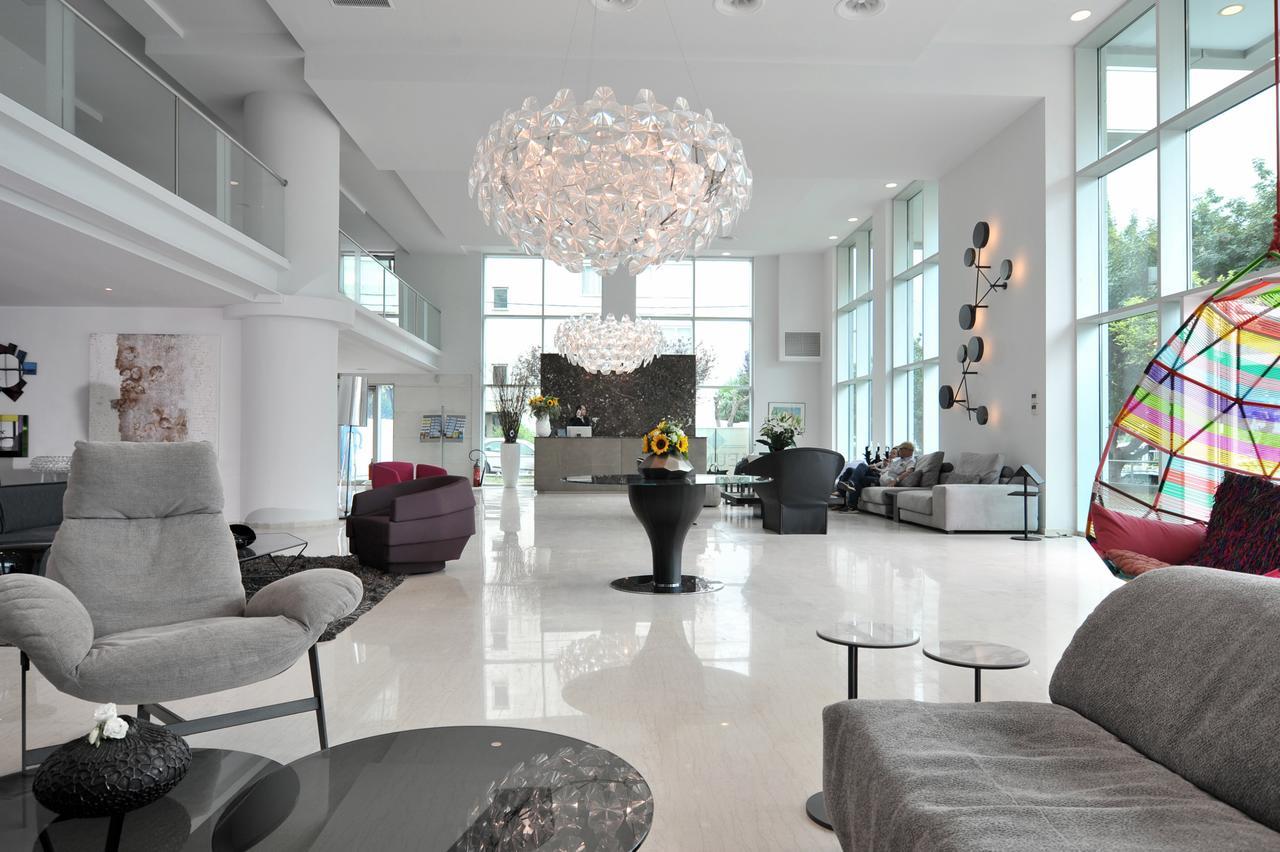 Athenaeum Palace & Luxury Suites Exterior photo